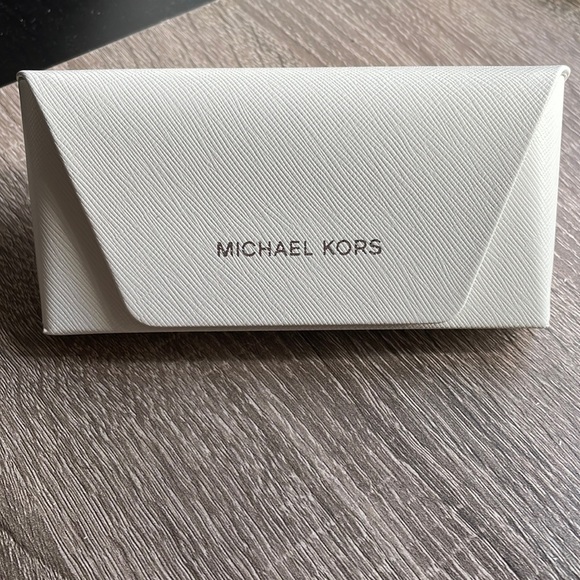 Brand new, Michael Kors, sunglass case with cleaning cloth - Picture 1 of 2
